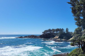 Ocean Front Condo! Spectacular Ocean Views! Walk to Everything!